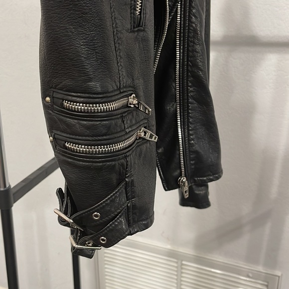 Blank NYC Faux Leather Moto Jacket Size Small 🖤 - Picture 6 of 7